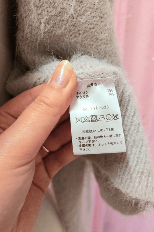 Evelyn pehme&auml; harmaa-violetti neuletakki pompomeilla (k&auml;ytetty)